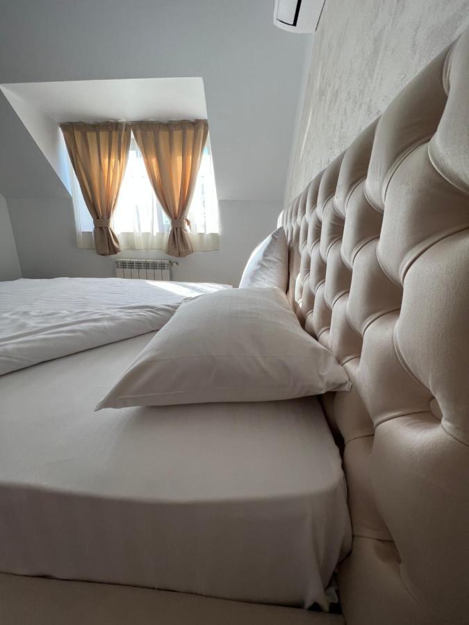 Hotel Casa Mignon Oradea Exterior foto